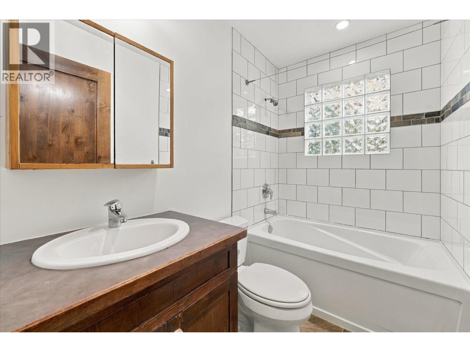 1777 Pinewood Drive, Pemberton, British Columbia  V0N 2L3 - Photo 33 - R3177988