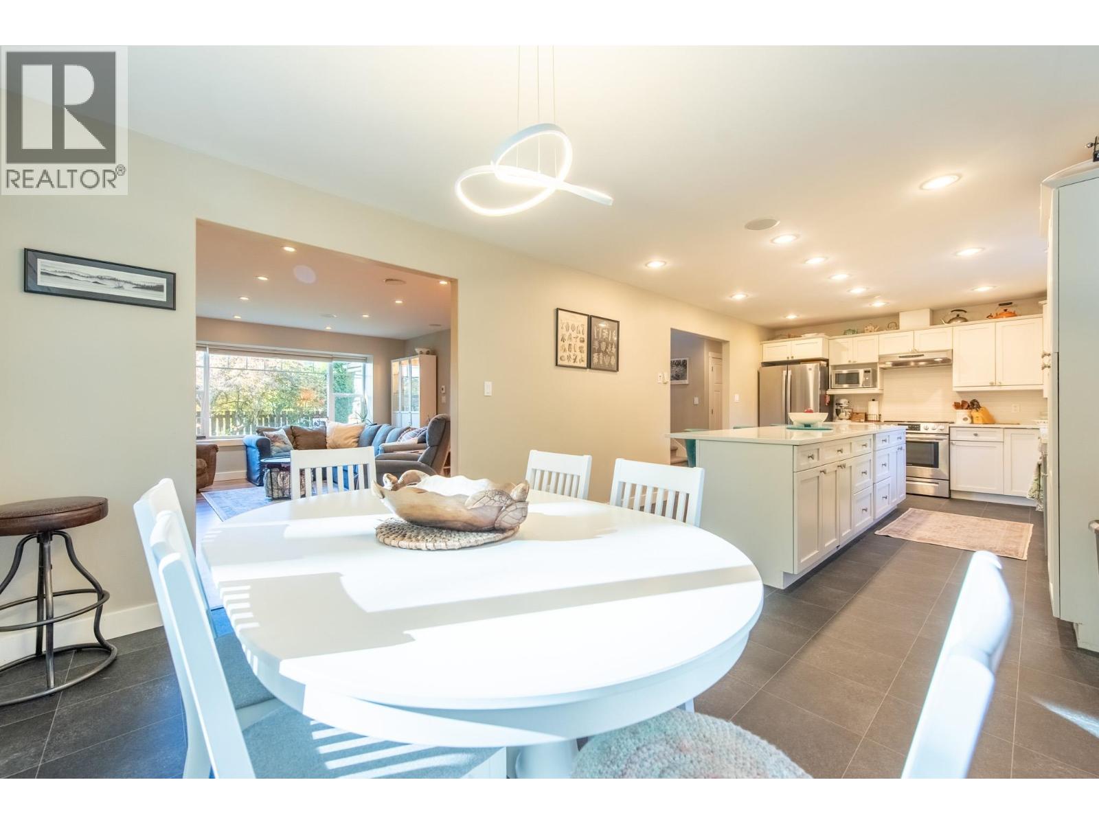 574 Veterans Road, Gibsons, British Columbia  V0N 1V4 - Photo 11 - R3177993
