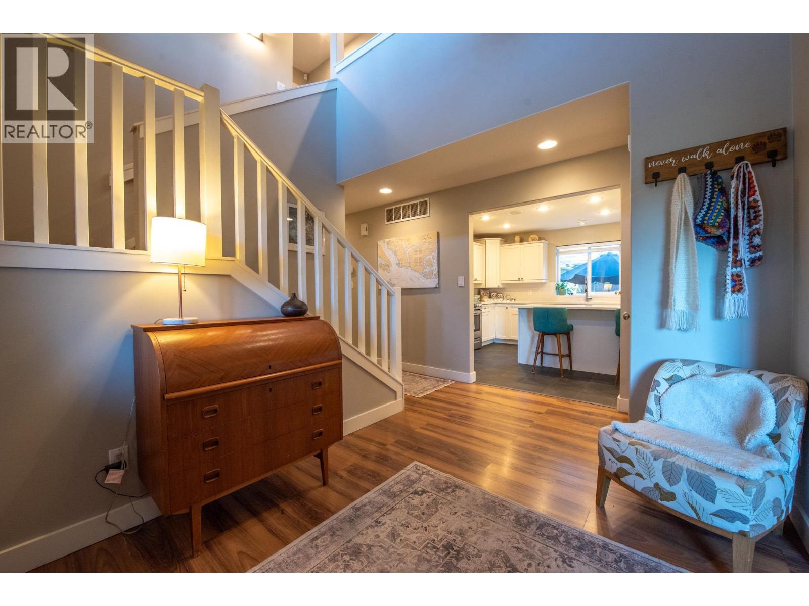 574 Veterans Road, Gibsons, British Columbia  V0N 1V4 - Photo 3 - R3177993