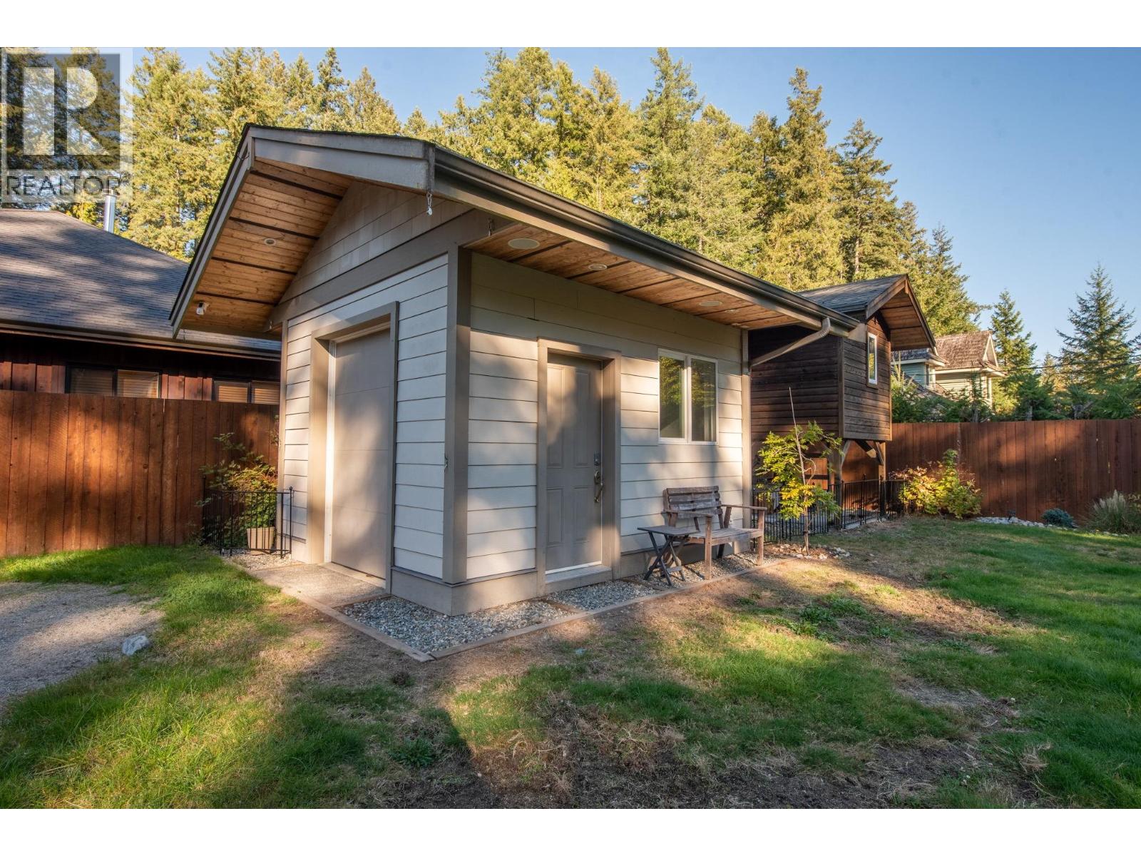 574 Veterans Road, Gibsons, British Columbia  V0N 1V4 - Photo 39 - R3177993