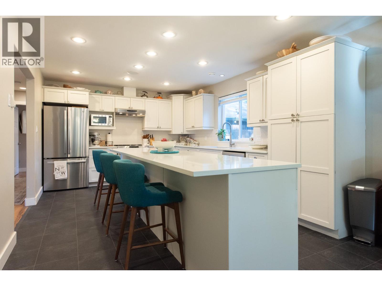 574 Veterans Road, Gibsons, British Columbia  V0N 1V4 - Photo 7 - R3177993