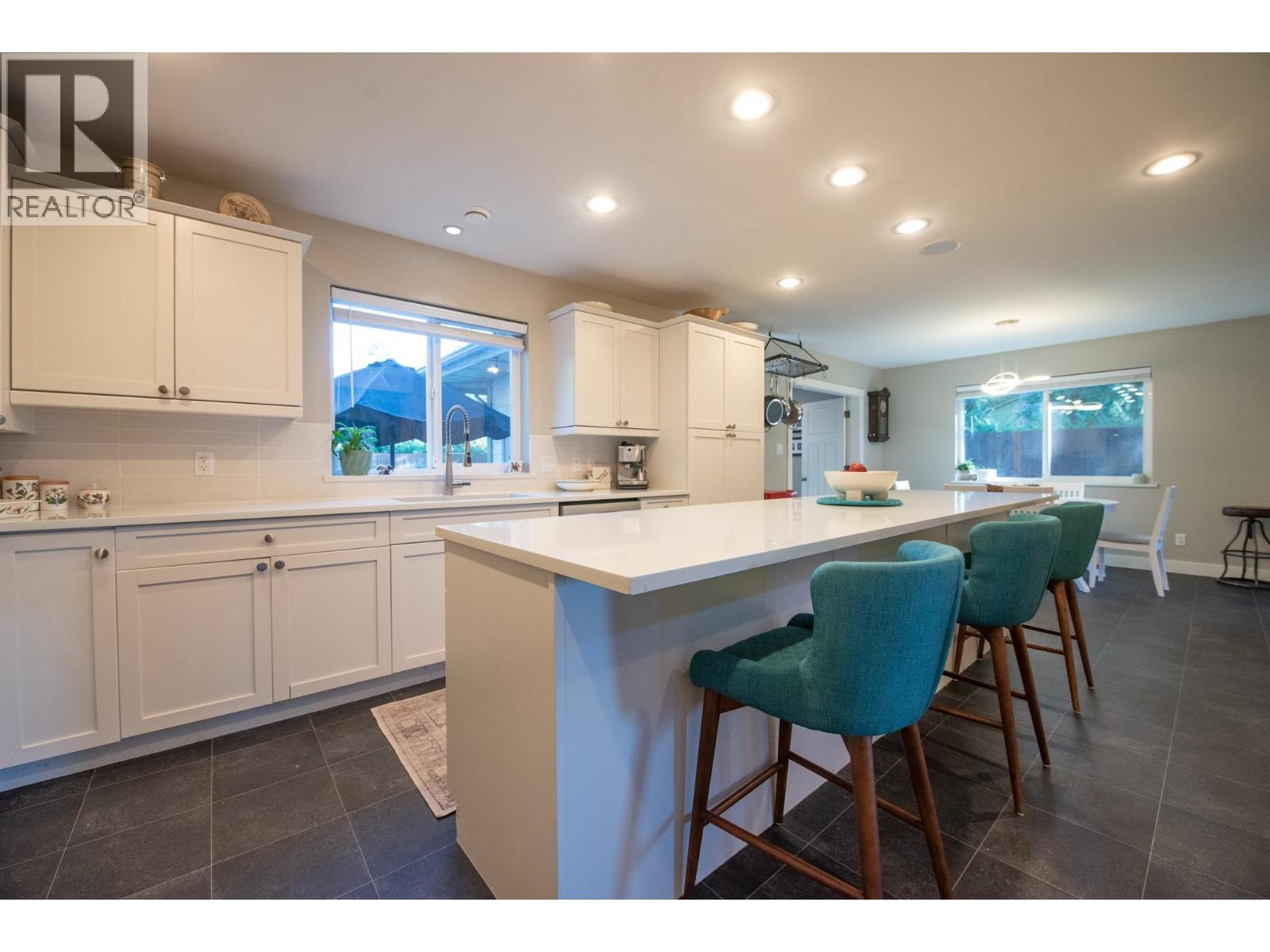 574 Veterans Road, Gibsons, British Columbia  V0N 1V4 - Photo 9 - R3177993