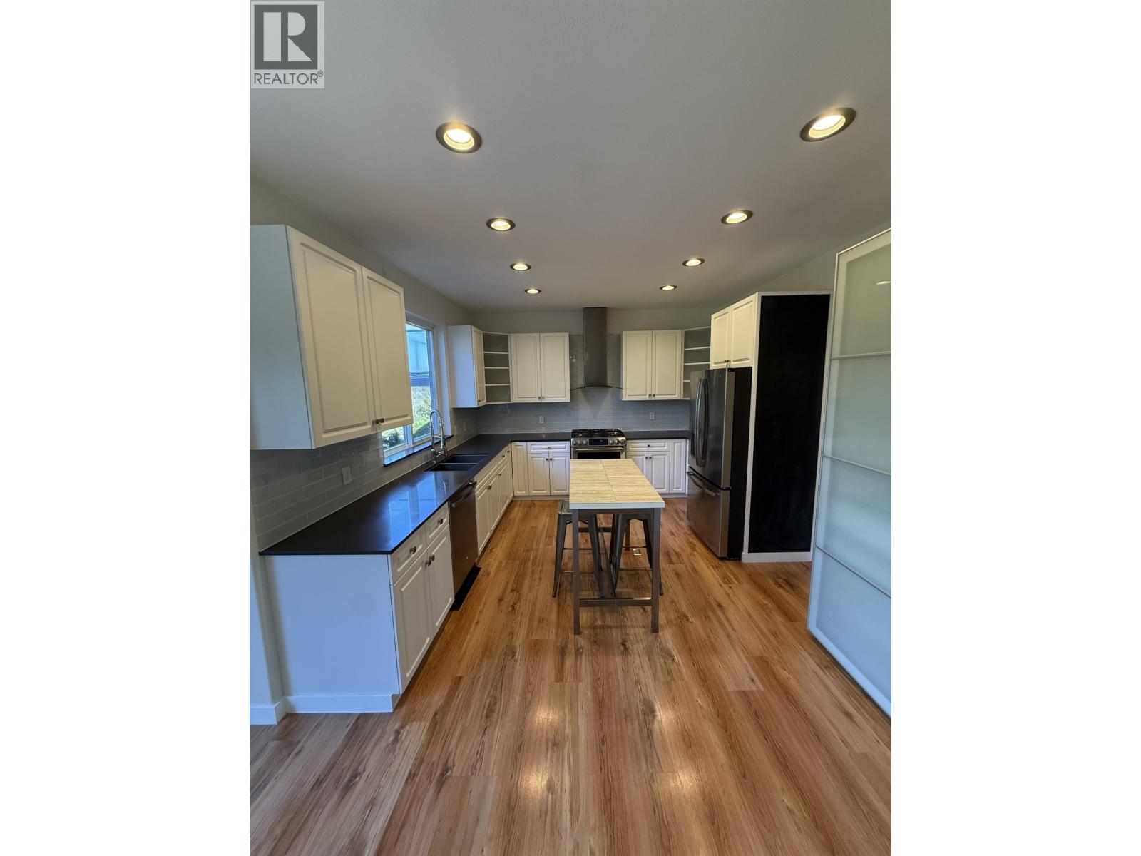 1253 FLETCHER WAY