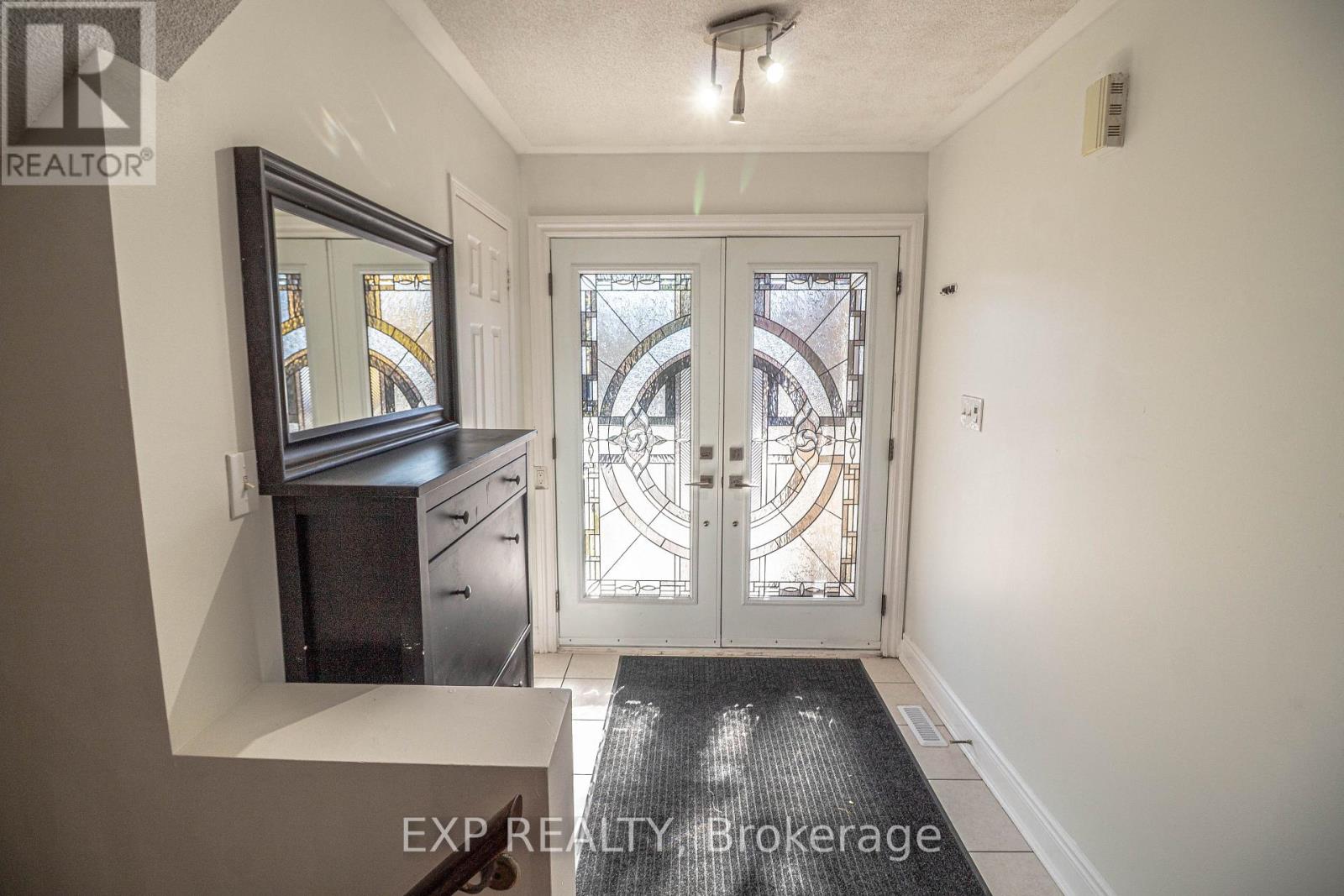 43 Luella Crescent, Brampton (Fletcher's Meadow), Ontario  L7A 3H8 - Photo 2 - W14109326