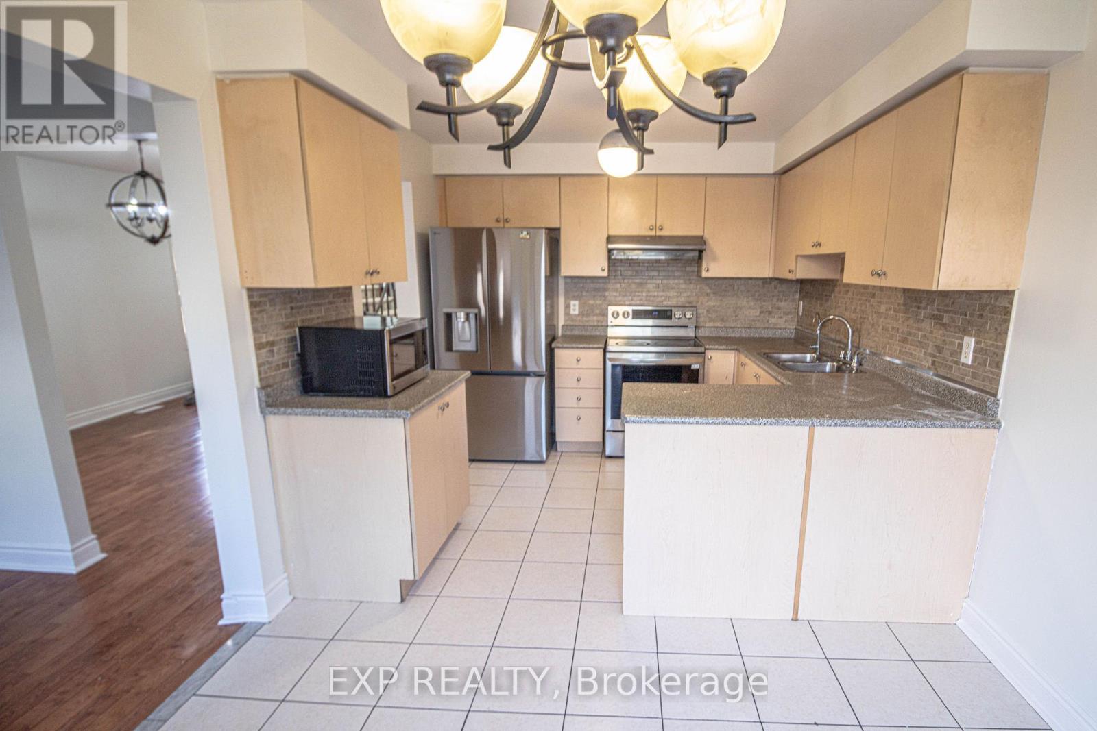 43 Luella Crescent, Brampton (Fletcher's Meadow), Ontario  L7A 3H8 - Photo 5 - W14109326