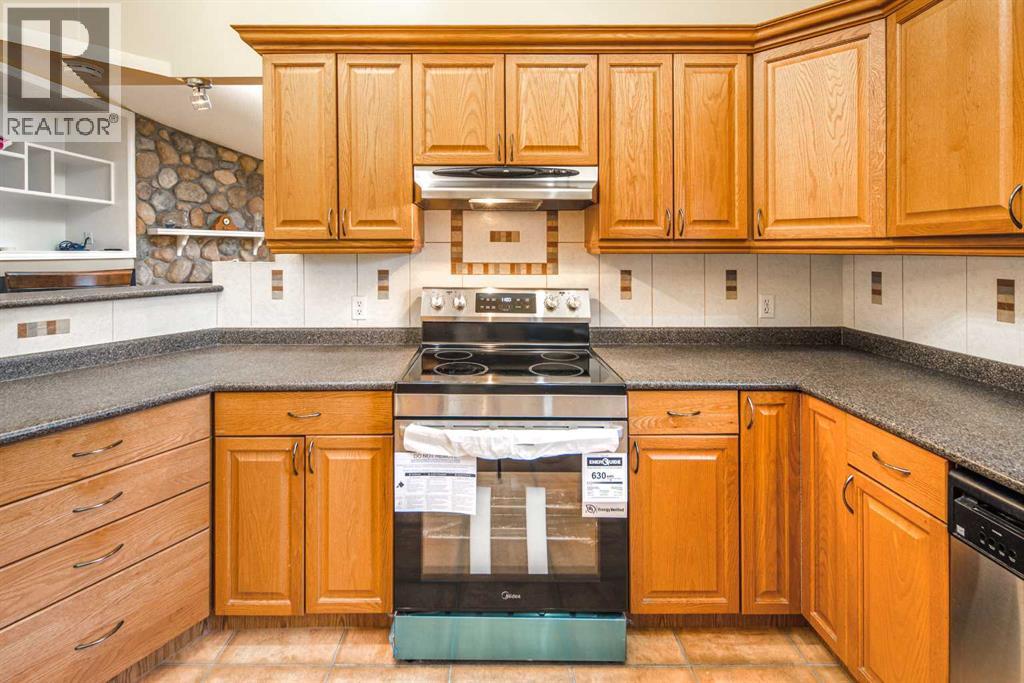 28 Hawkcliff Place NW, Calgary, Alberta  T3G 2S2 - Photo 7 - A2351020