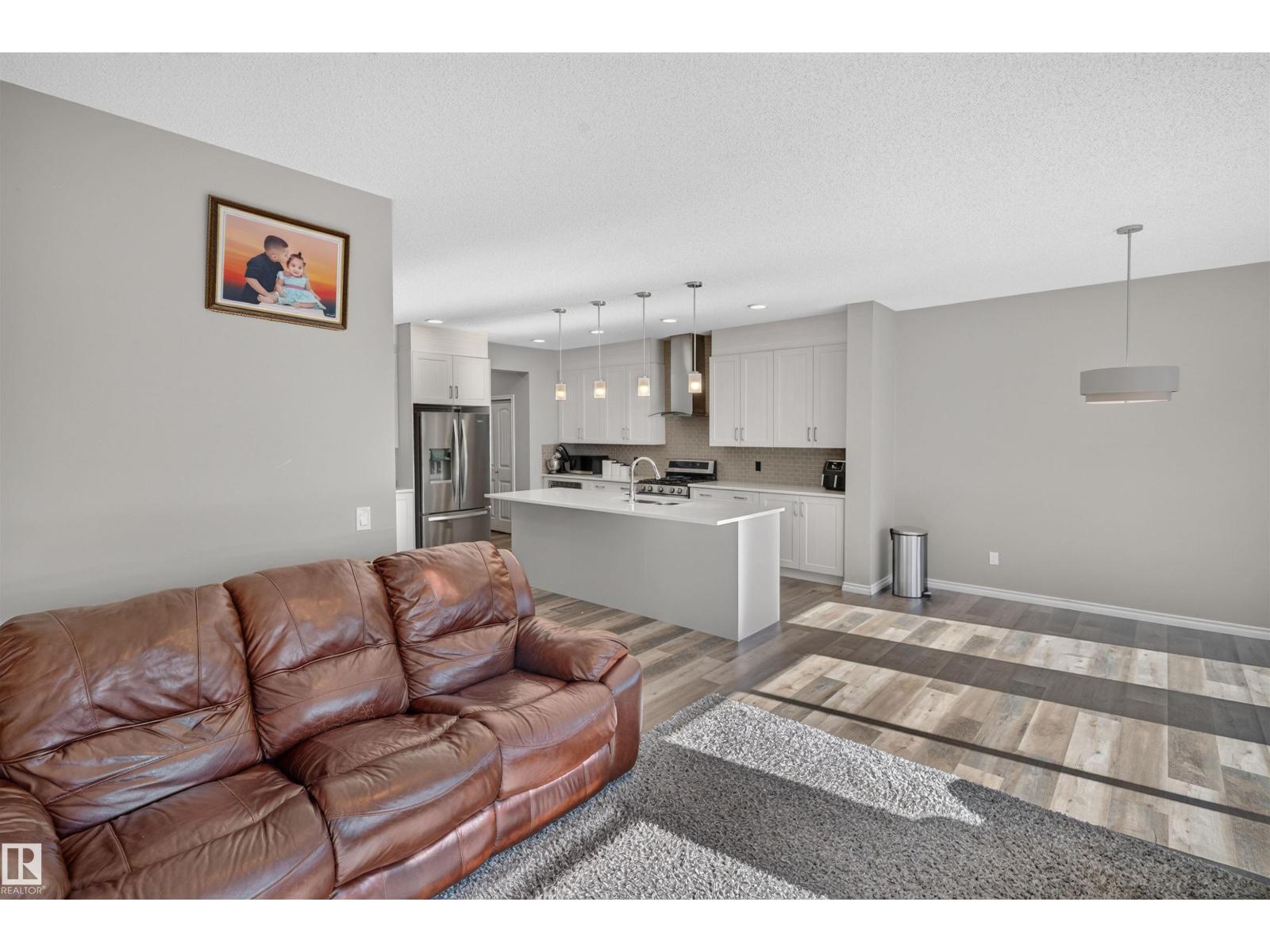 435 41 AV NW