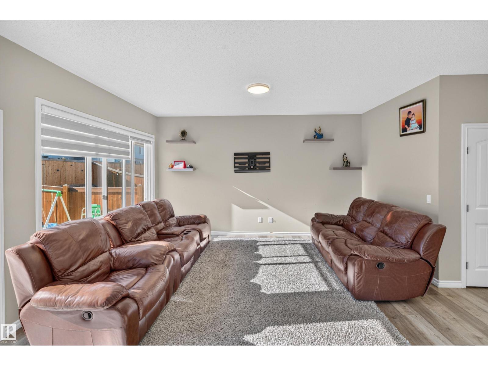 435 41 AV NW