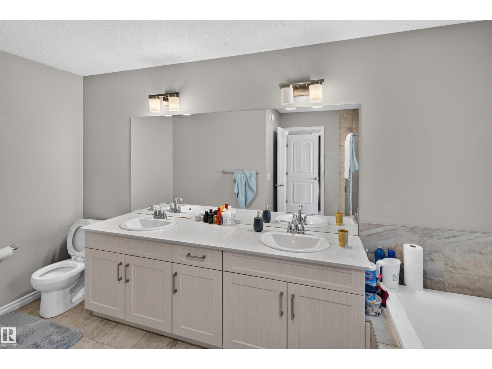 435 41 AV NW