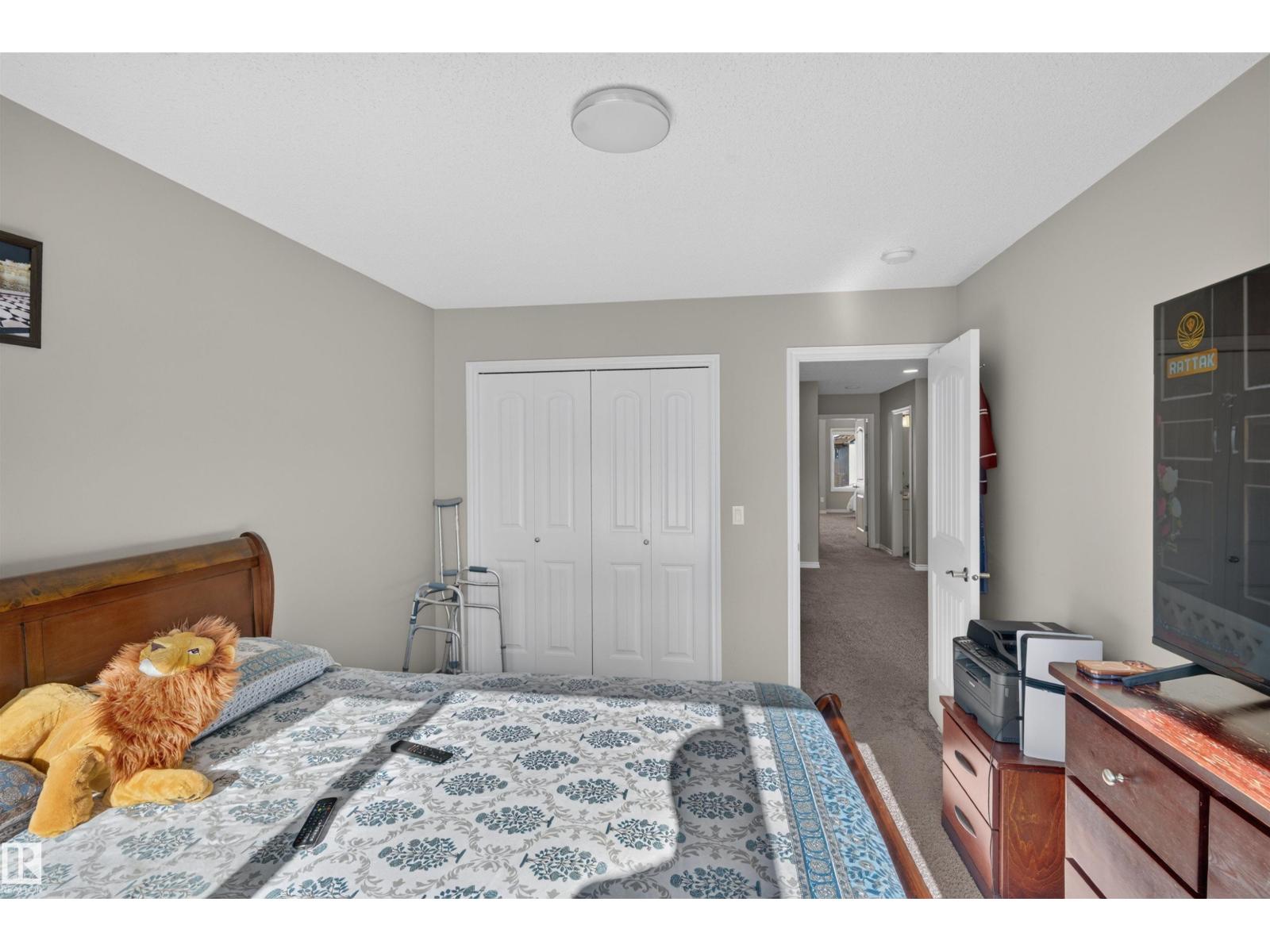 435 41 AV NW