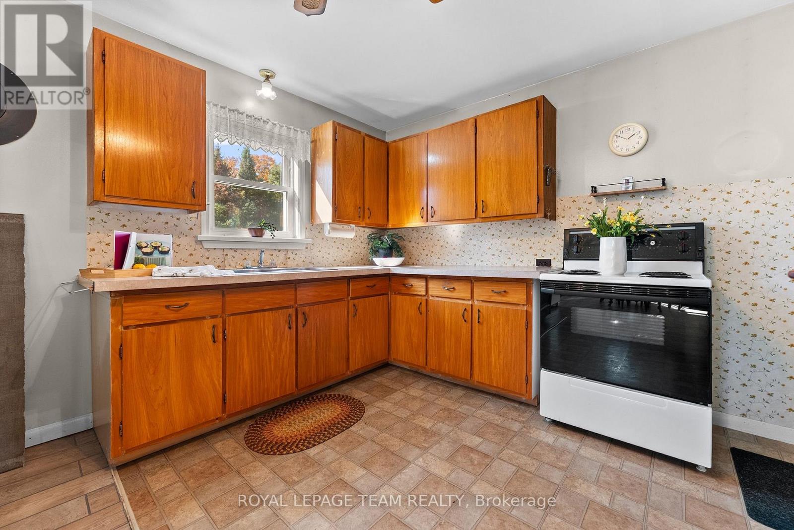 16 Royal Pines Road, North Algona Wilberforce, Ontario  K0J 1T0 - Photo 6 - X14109340