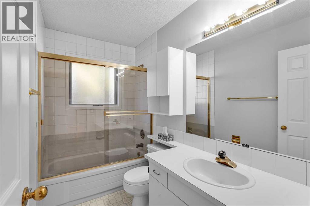 84 Strathlorne Crescent SW, Calgary, Alberta  T3H 1M8 - Photo 25 - A2353985