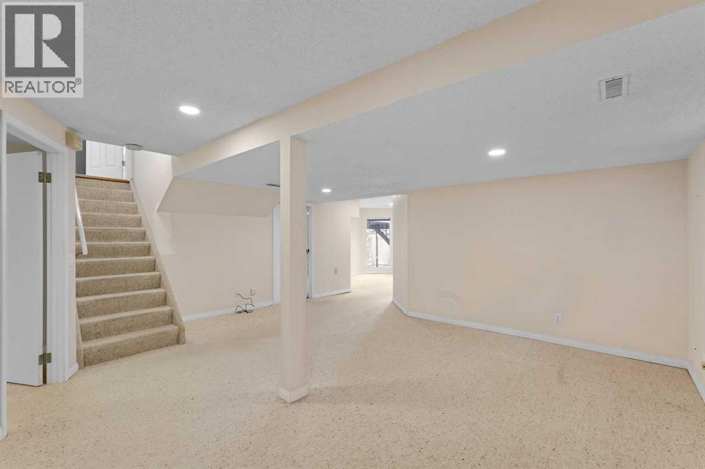 84 Strathlorne Crescent SW, Calgary, Alberta  T3H 1M8 - Photo 27 - A2353985