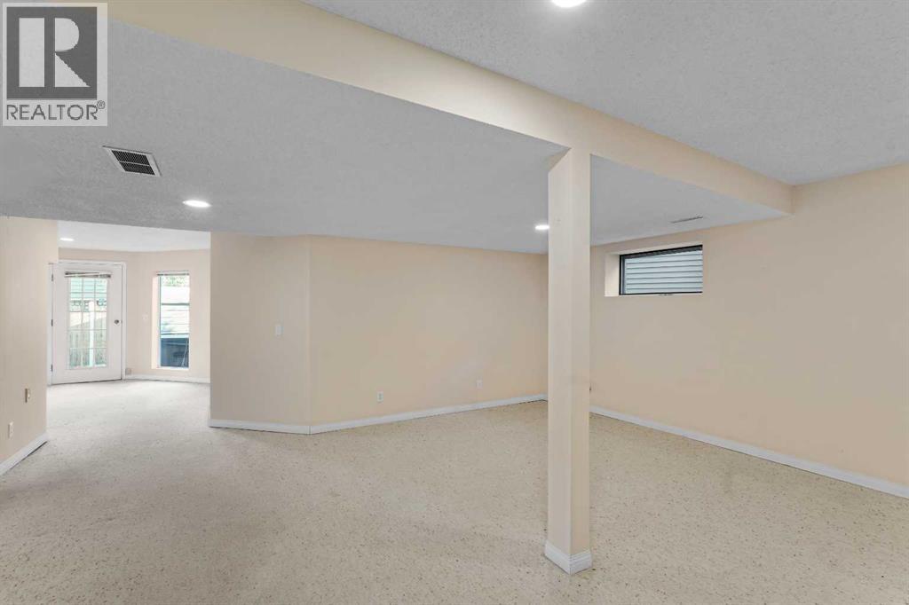 84 Strathlorne Crescent SW, Calgary, Alberta  T3H 1M8 - Photo 28 - A2353985
