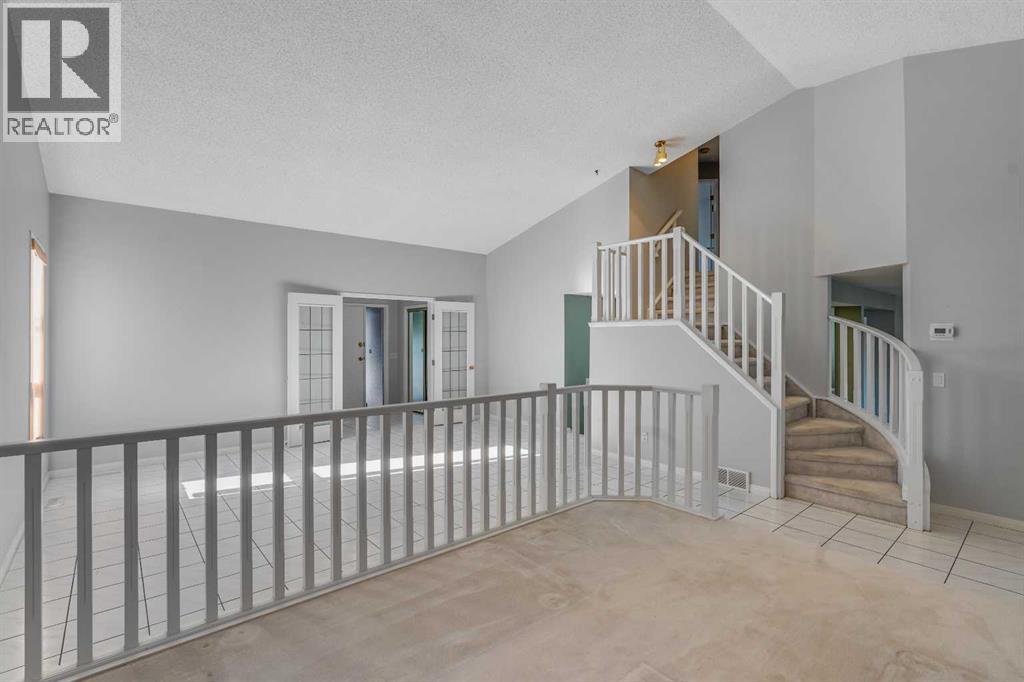 84 Strathlorne Crescent SW, Calgary, Alberta  T3H 1M8 - Photo 7 - A2353985