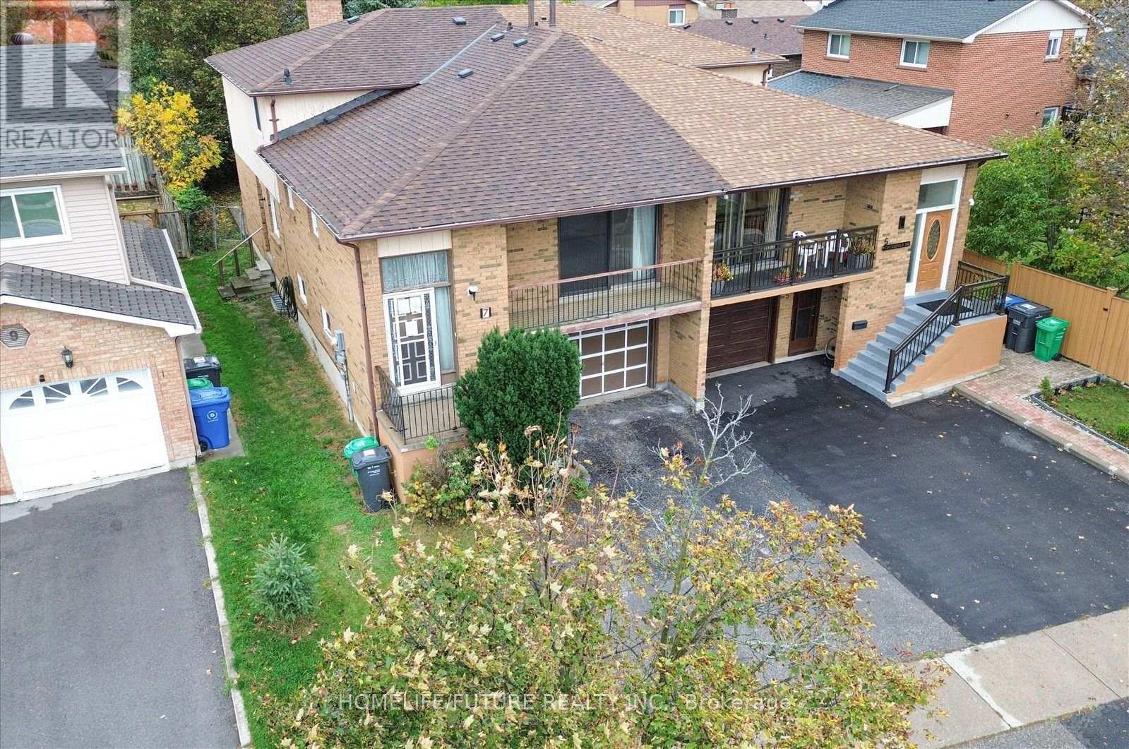 7 Winterfold Drive, Brampton, Ontario  L6V 3S7 - Photo 3 - W14109356