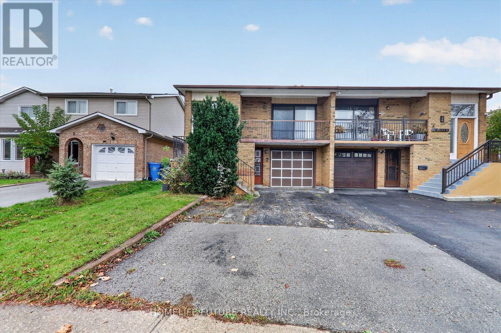 7 Winterfold Drive, Brampton, Ontario  L6V 3S7 - Photo 4 - W14109356