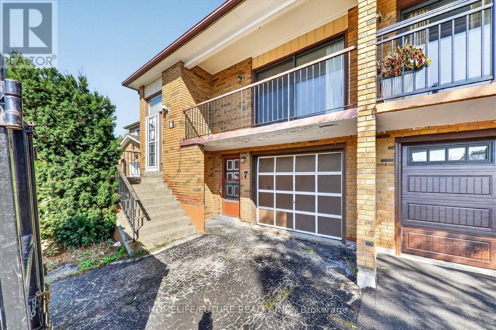 7 Winterfold Drive, Brampton, Ontario  L6V 3S7 - Photo 8 - W14109356