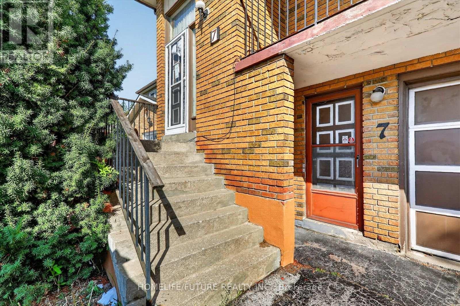 7 Winterfold Drive, Brampton, Ontario  L6V 3S7 - Photo 9 - W14109356