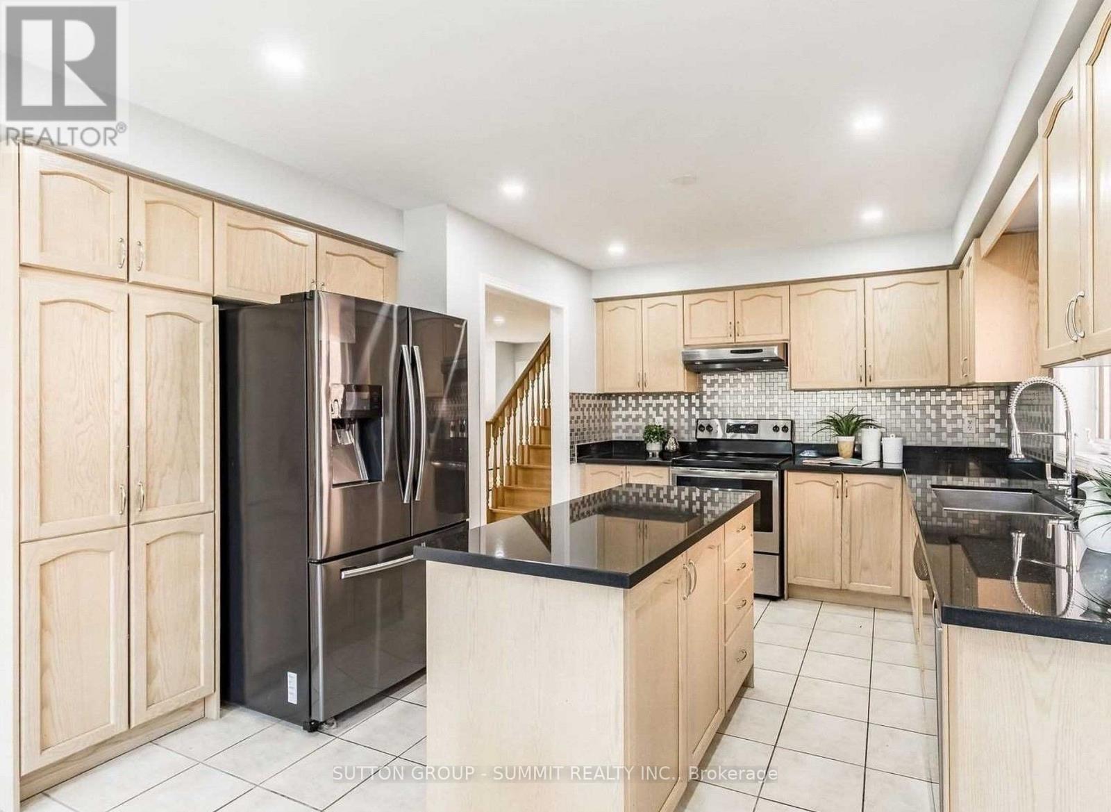 17 River Heights Drive, Brampton, Ontario  L6P 2M9 - Photo 6 - W14109388