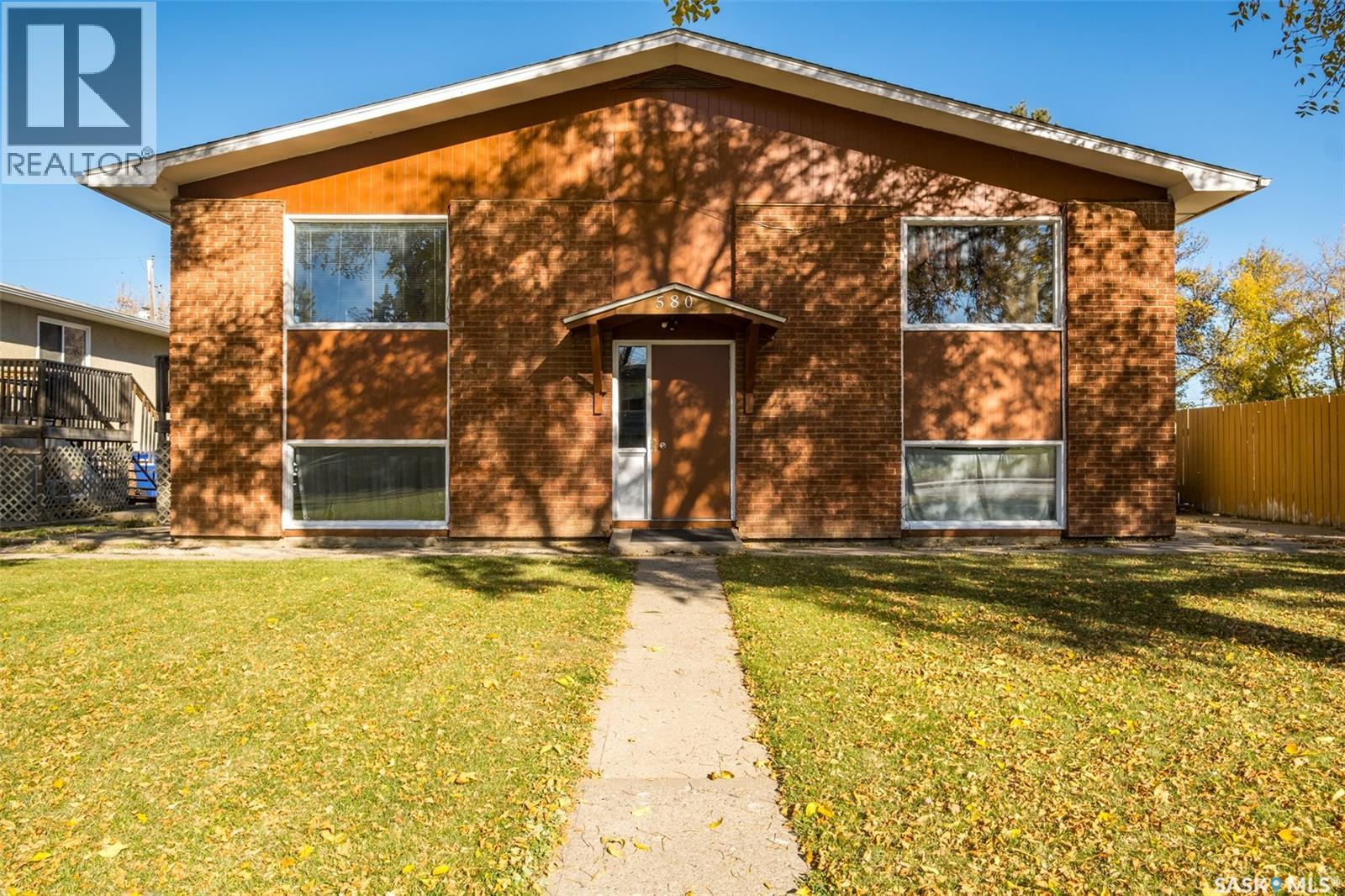 580 26th Street E, Prince Albert, Saskatchewan  S6V 1V5 - Photo 1 - SK051697