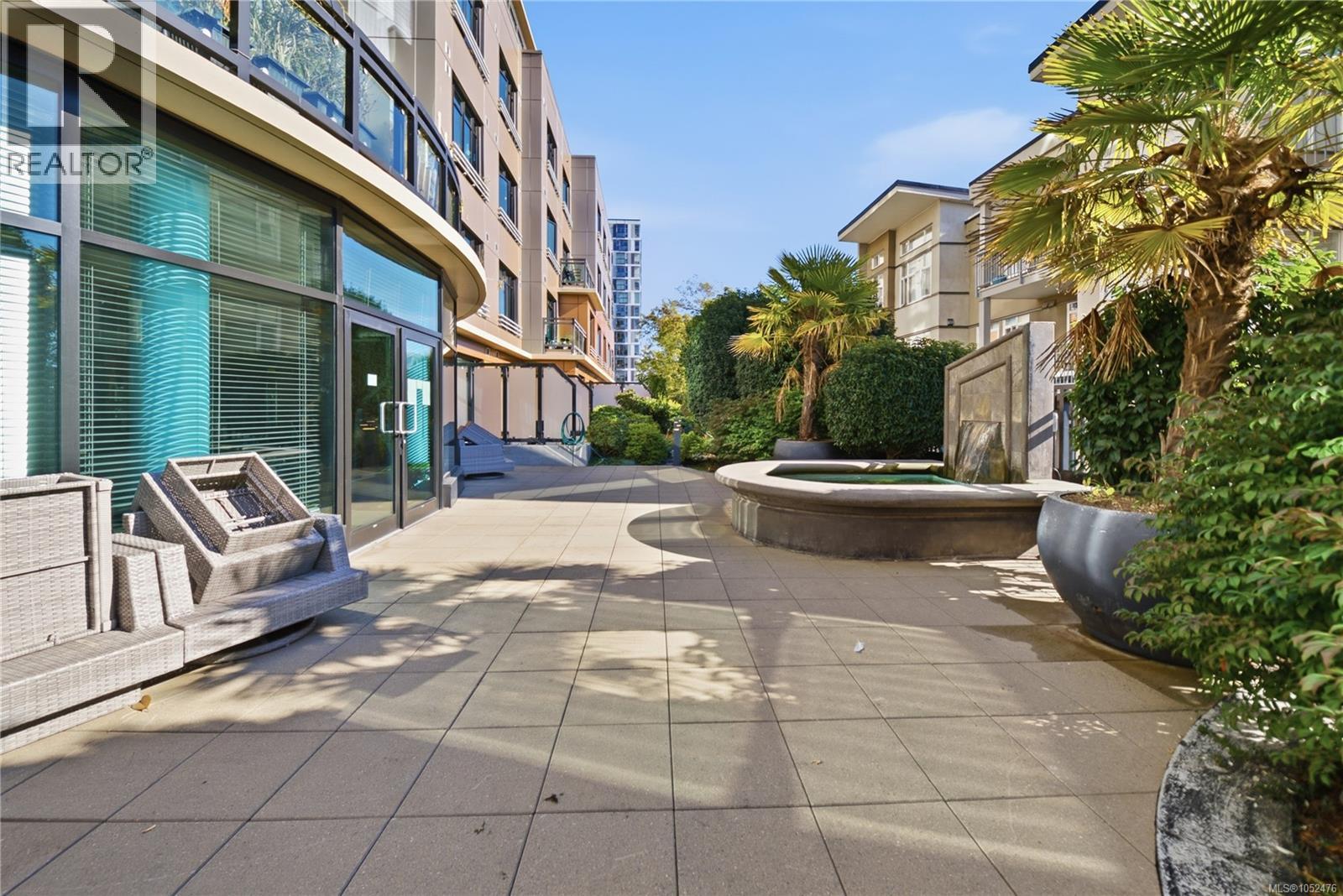 415 1029 View St