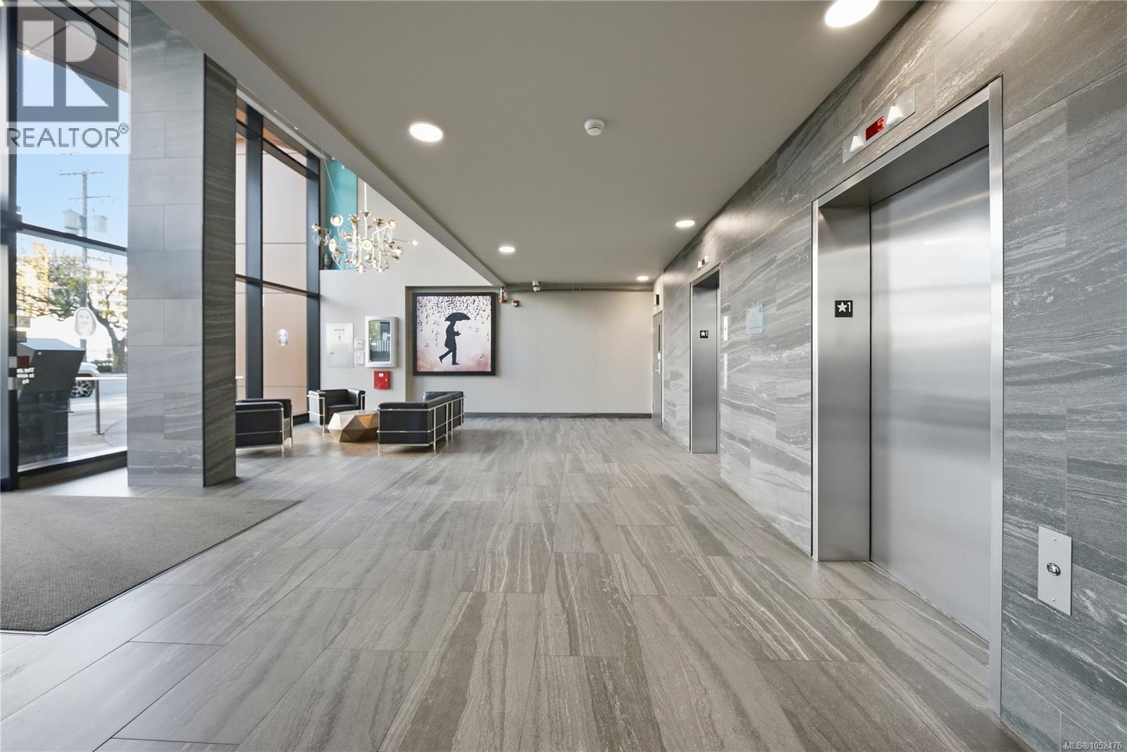 415 1029 View St