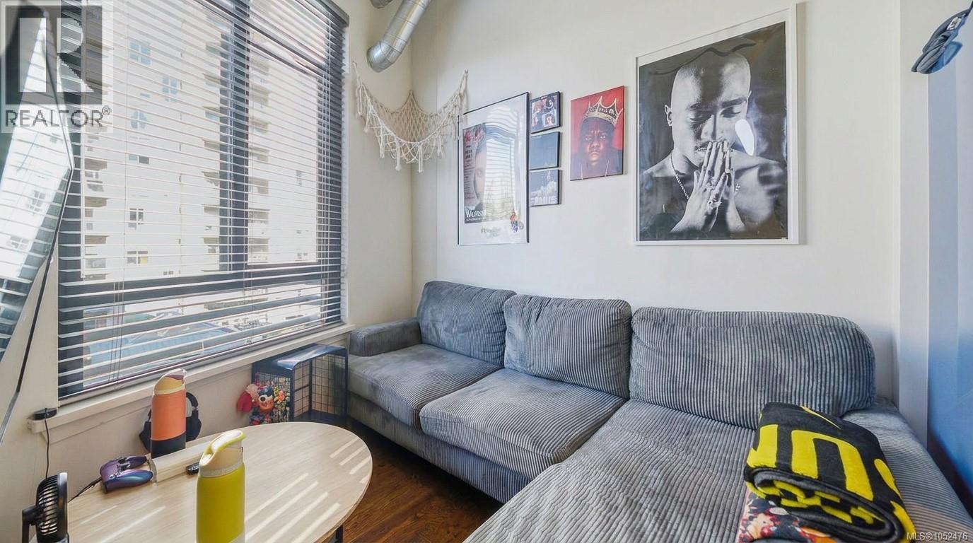 415 1029 View St