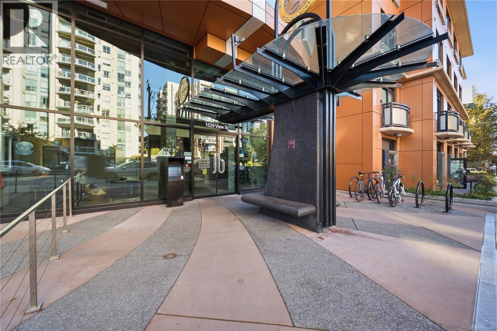 415 1029 View St