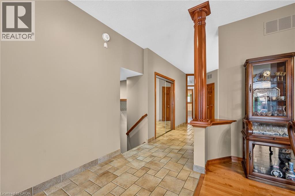 219 Jacqueline Boulevard, Hamilton, Ontario  L9B 2T6 - Photo 9 - 40865522