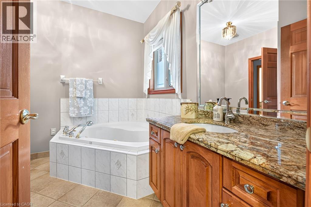 219 Jacqueline Boulevard, Hamilton, Ontario  L9B 2T6 - Photo 32 - 40865522