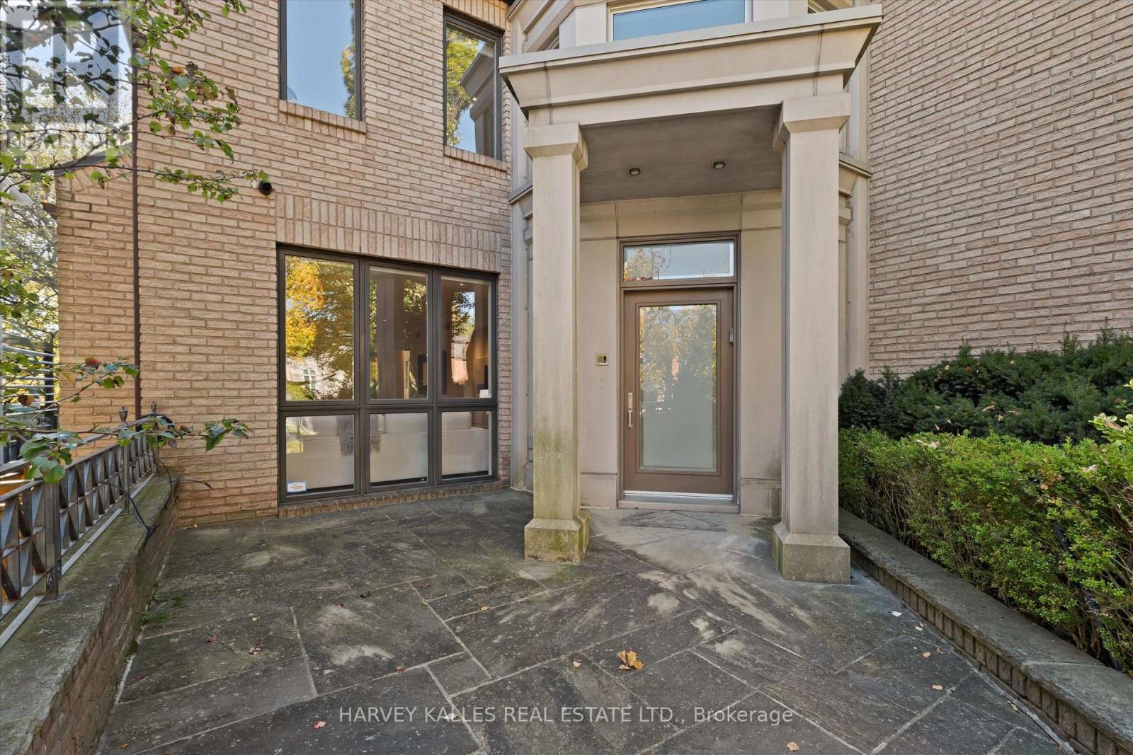 111 Laurelcrest Avenue, Toronto (Clanton Park), Ontario  M3H 2B2 - Photo 4 - C14109408