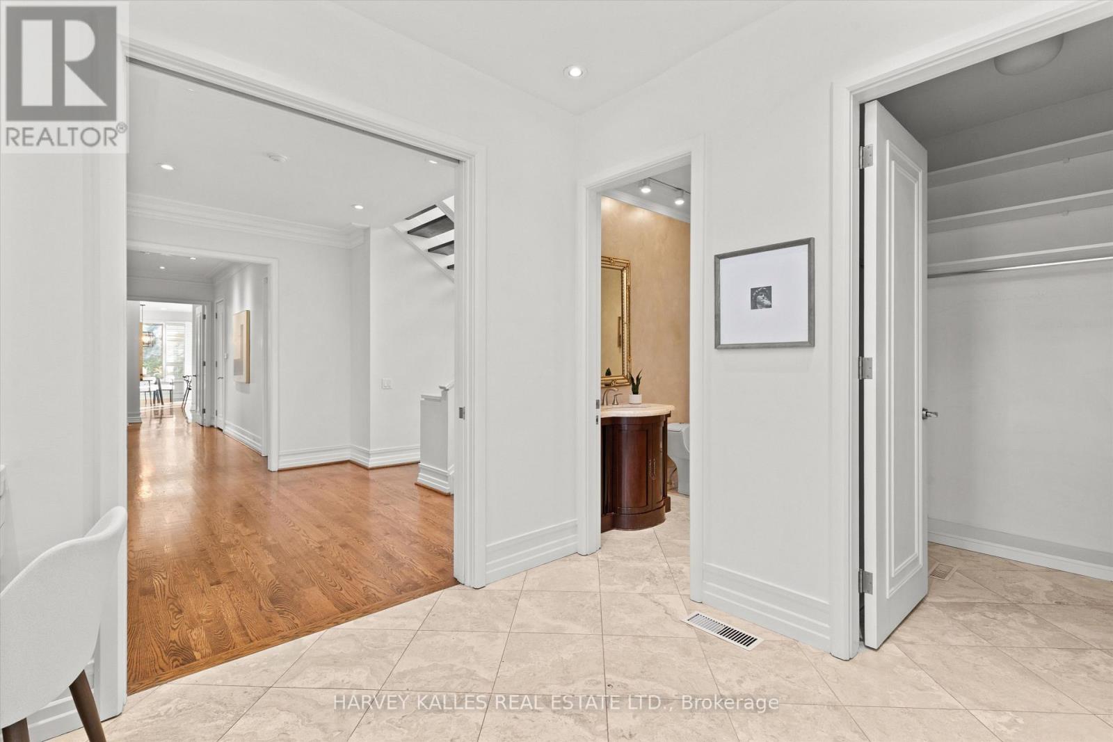 111 Laurelcrest Avenue, Toronto (Clanton Park), Ontario  M3H 2B2 - Photo 5 - C14109408