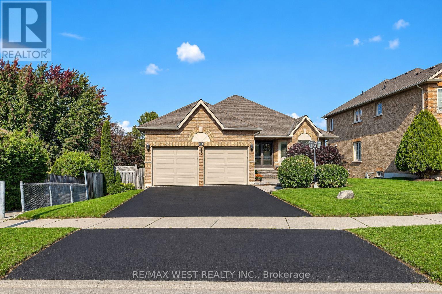 11 Brand Court, Ajax, Ontario L1Z 1E7 - Photo 2 - E14079730