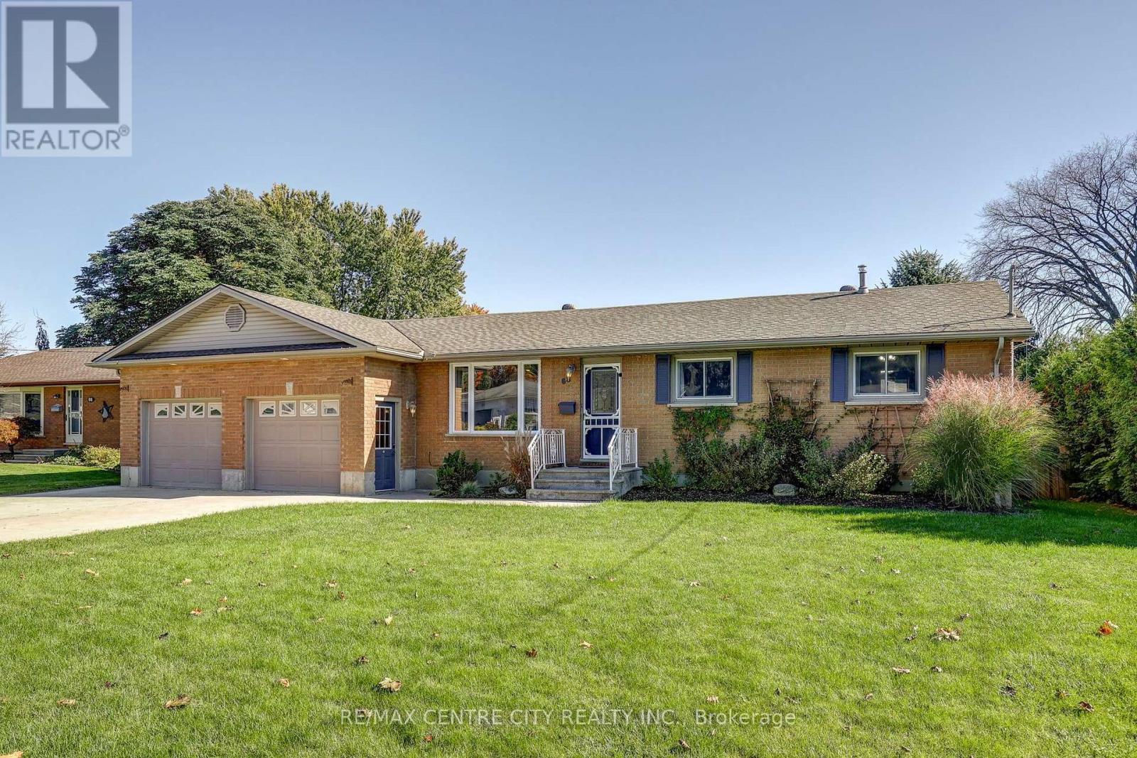 68 Lois Avenue, Central Elgin, Ontario  N5R 5A4 - Photo 2 - X14109438