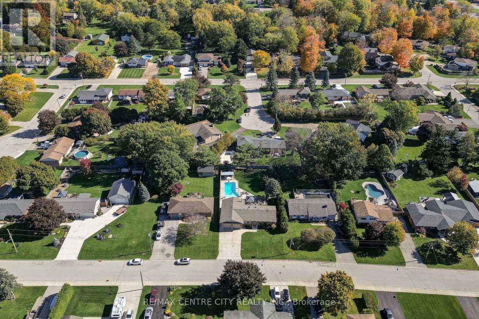 68 Lois Avenue, Central Elgin, Ontario  N5R 5A4 - Photo 3 - X14109438