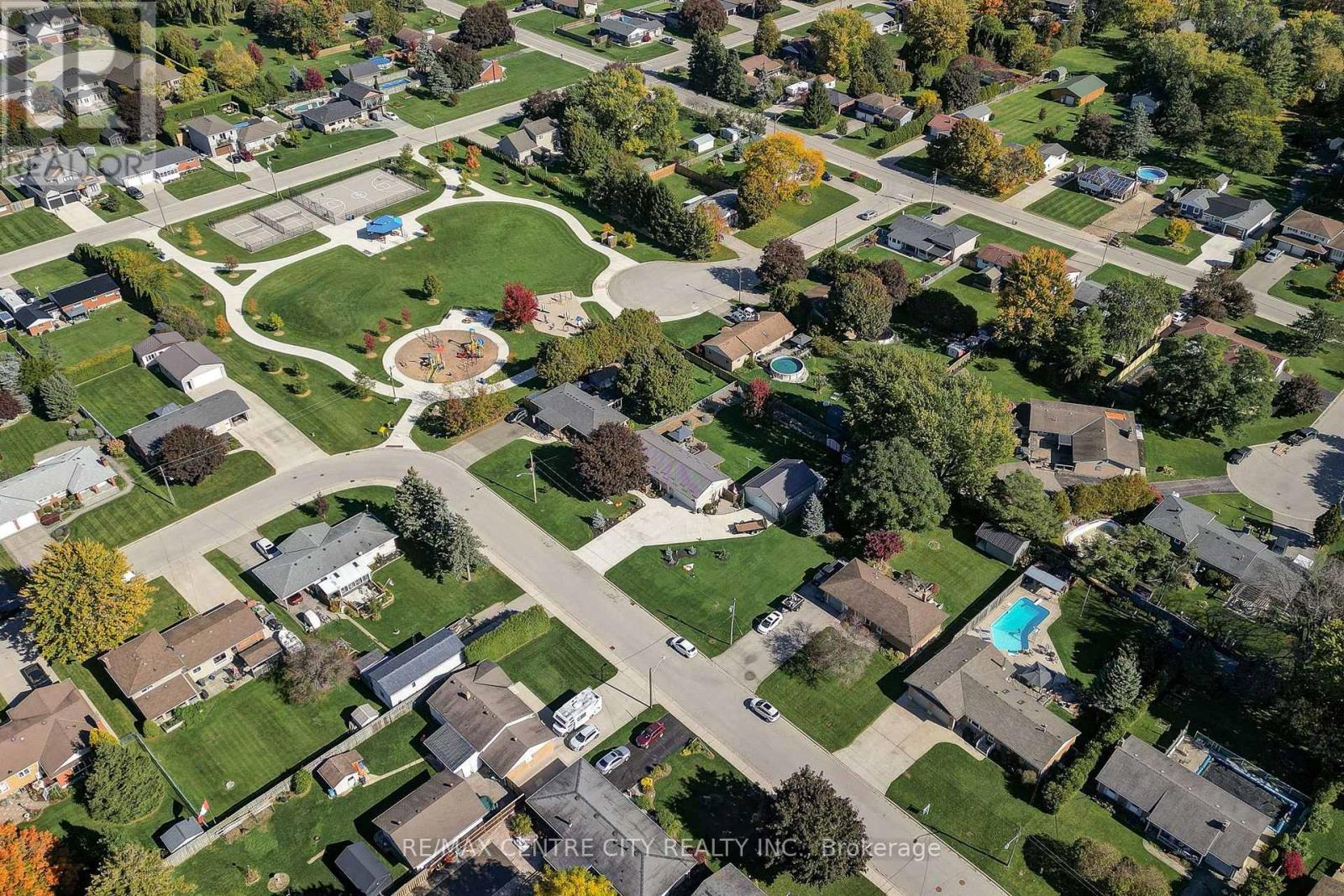 68 Lois Avenue, Central Elgin, Ontario  N5R 5A4 - Photo 4 - X14109438