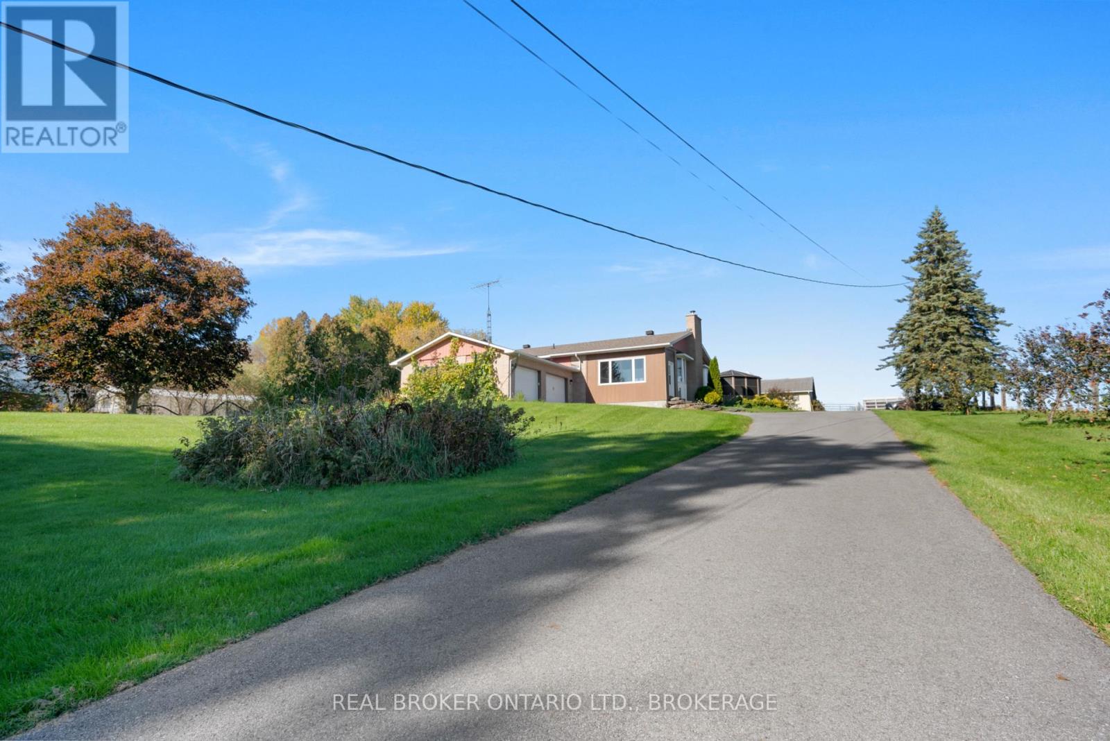 18749 Paragon Road, South Glengarry, Ontario  K6H 5R5 - Photo 2 - X14109428