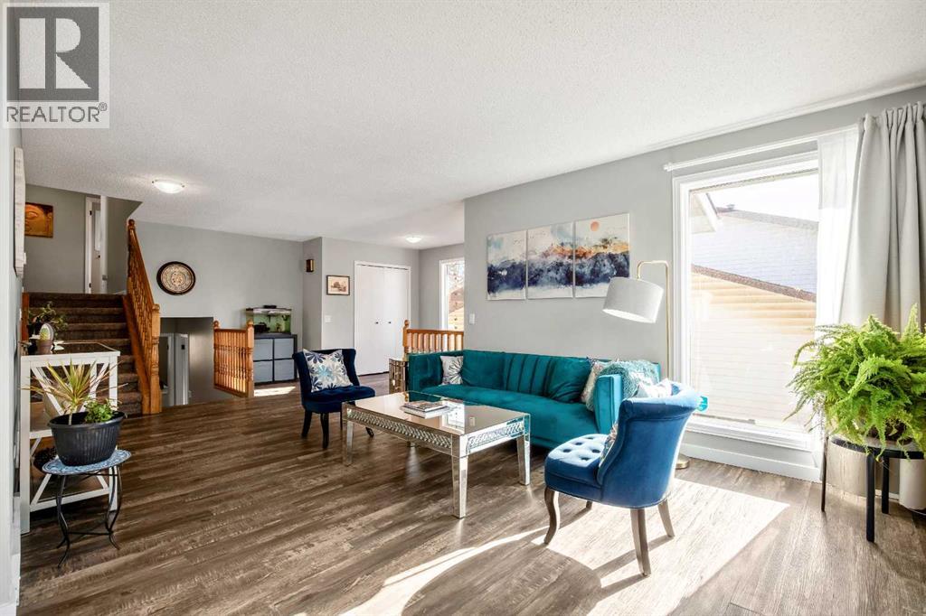 71 Strathclair Rise Sw, Calgary, Alberta T3H 1G3 - Photo 5 - A2353953