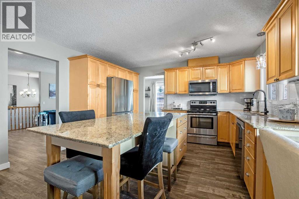 71 Strathclair Rise Sw, Calgary, Alberta T3H 1G3 - Photo 9 - A2353953