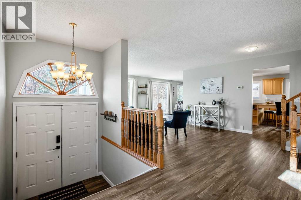 71 Strathclair Rise Sw, Calgary, Alberta T3H 1G3 - Photo 2 - A2353953