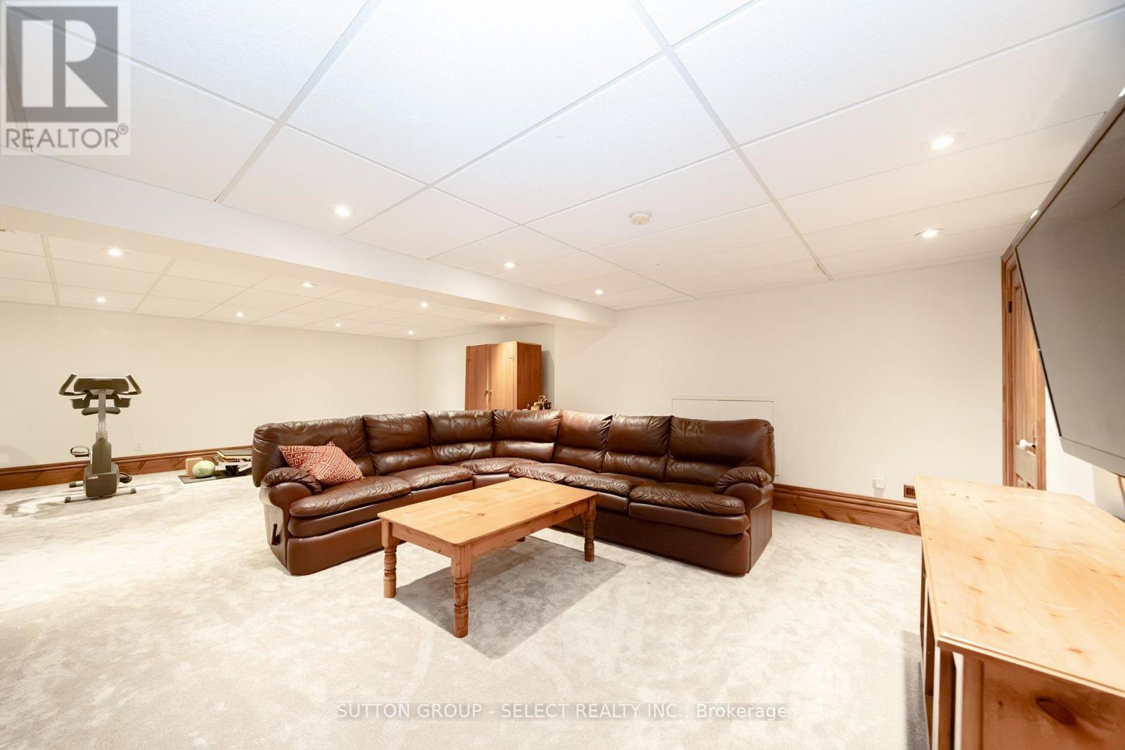 10072 Argyle Street, North Middlesex, Ontario  N0M 1A0 - Photo 36 - X13775712