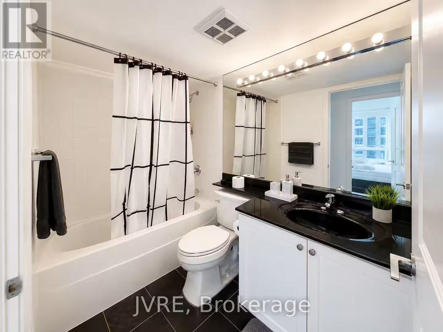 2206 - 219 Fort York Boulevard, Toronto, Ontario  M5V 1B1 - Photo 2 - C14109460