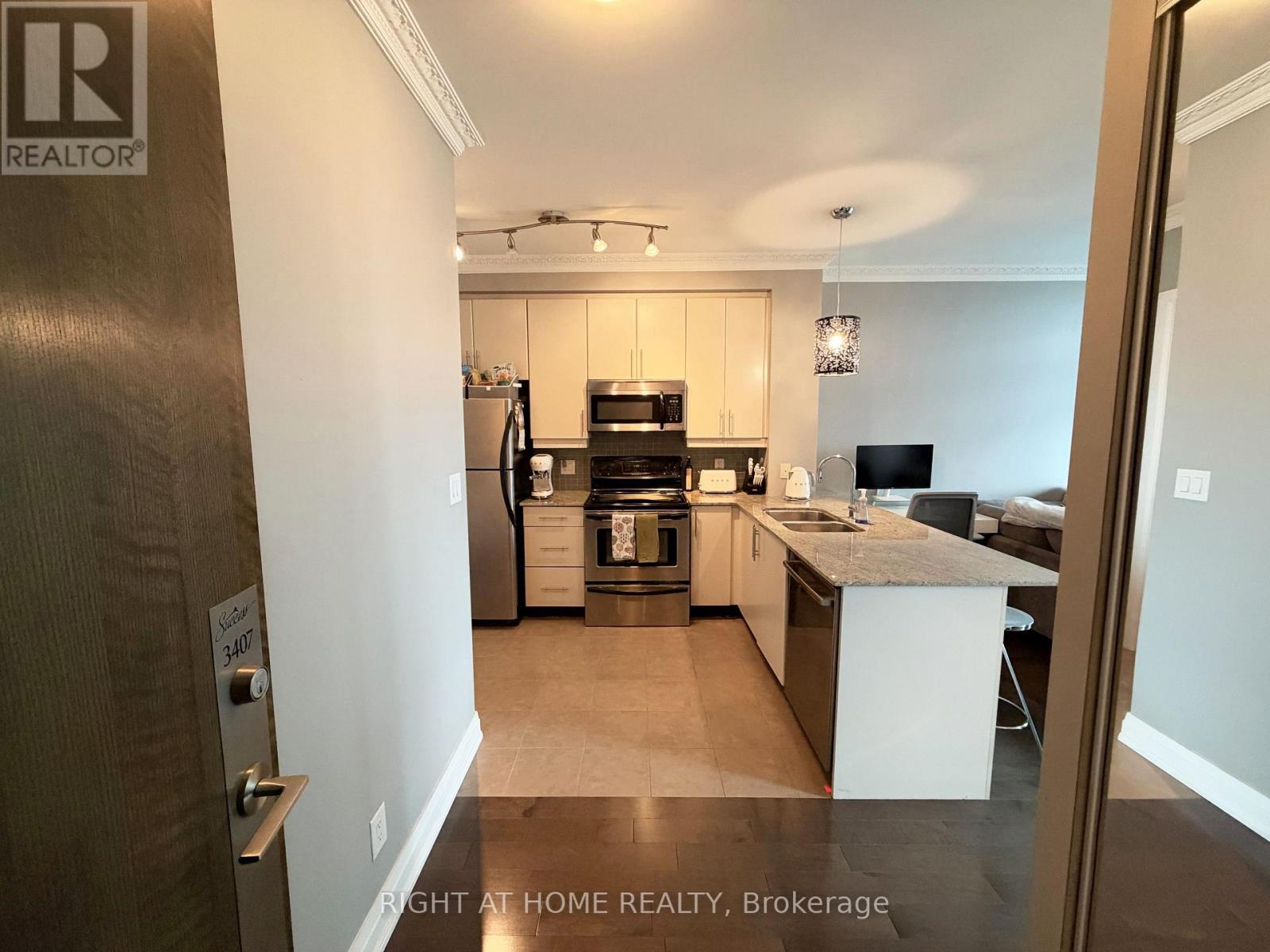3407 - 16 Harbour Street, Toronto, Ontario  M5J 2Z7 - Photo 2 - C14109466