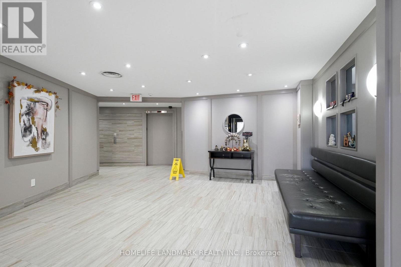 309 - 260 Davis Drive, Newmarket, Ontario  L3Y 7C3 - Photo 2 - N14109462