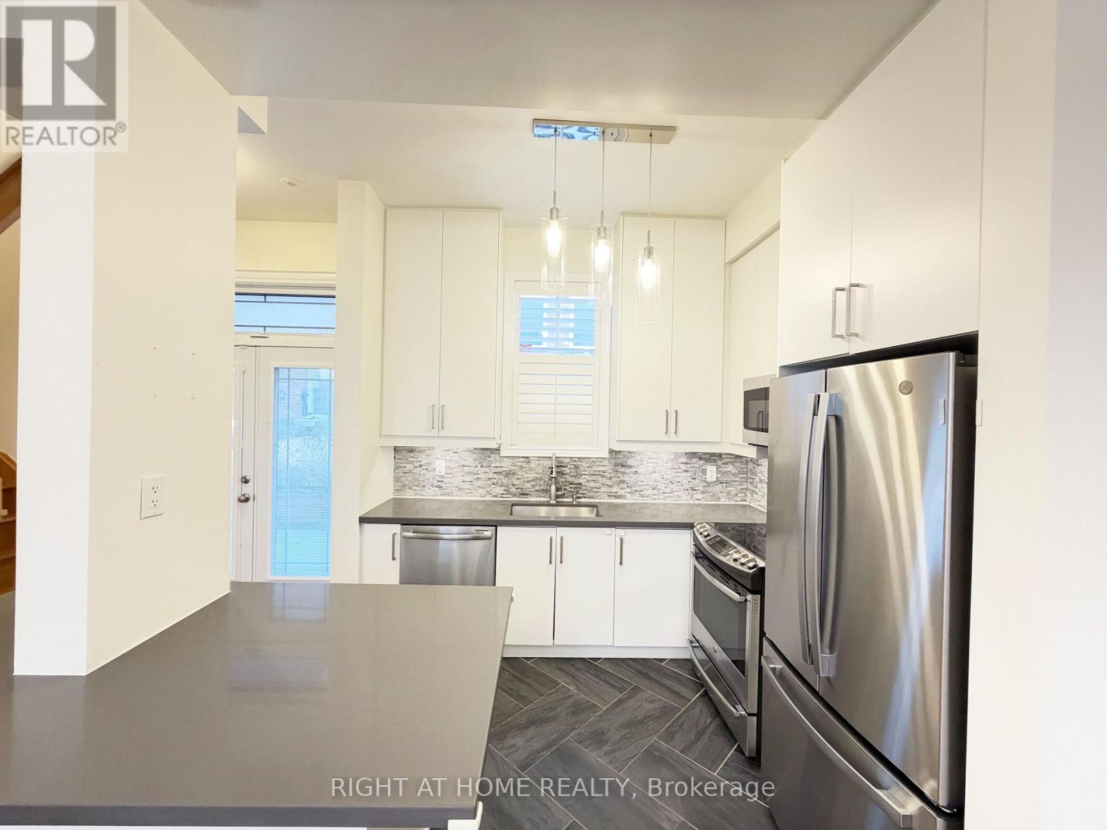 1 Fairhead Mews, Toronto, Ontario  M4E 3Y4 - Photo 10 - E14109494