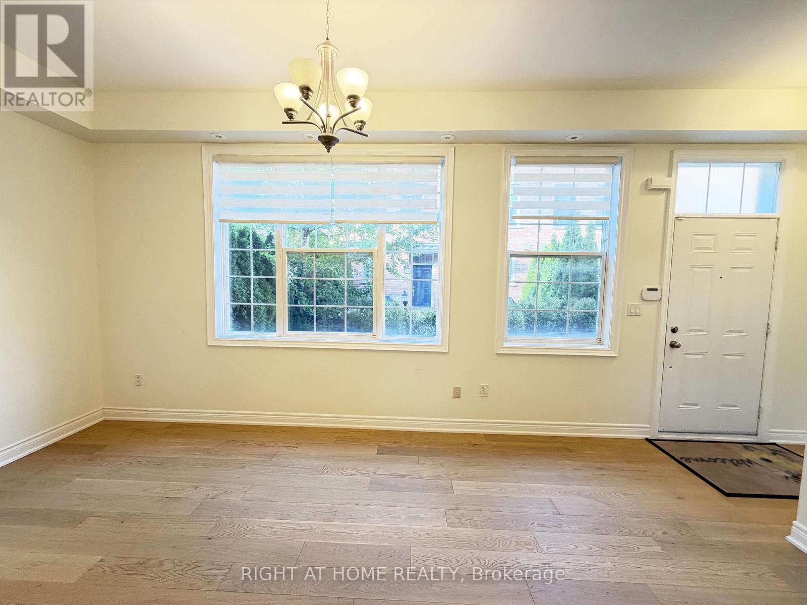 1 Fairhead Mews, Toronto, Ontario  M4E 3Y4 - Photo 12 - E14109494