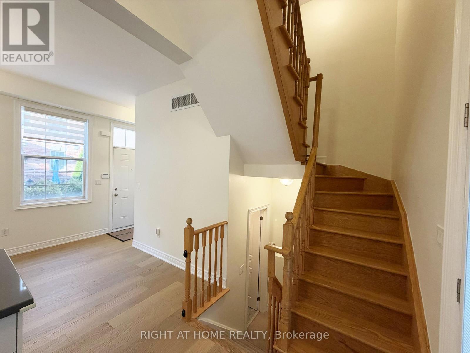 1 Fairhead Mews, Toronto, Ontario  M4E 3Y4 - Photo 13 - E14109494