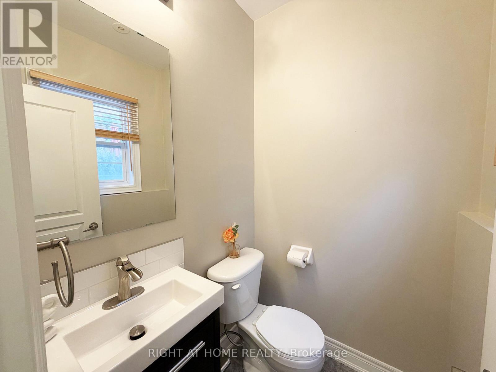 1 Fairhead Mews, Toronto, Ontario  M4E 3Y4 - Photo 14 - E14109494
