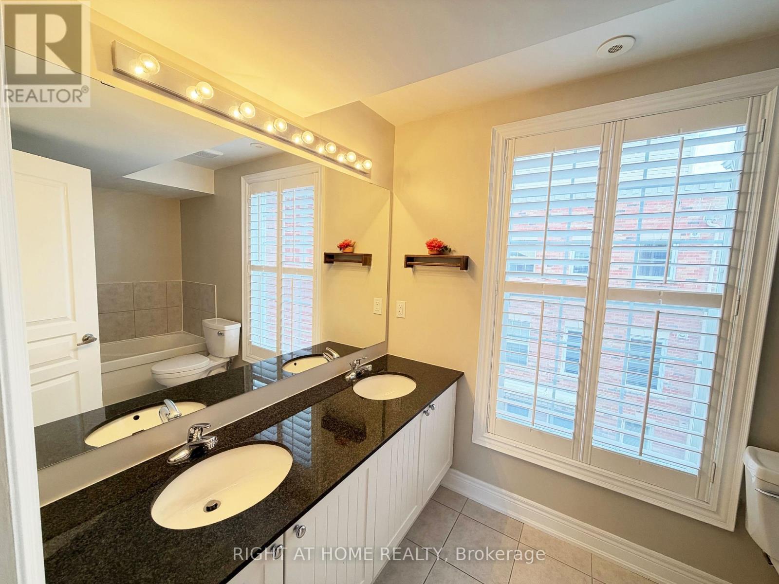 1 Fairhead Mews, Toronto, Ontario  M4E 3Y4 - Photo 19 - E14109494